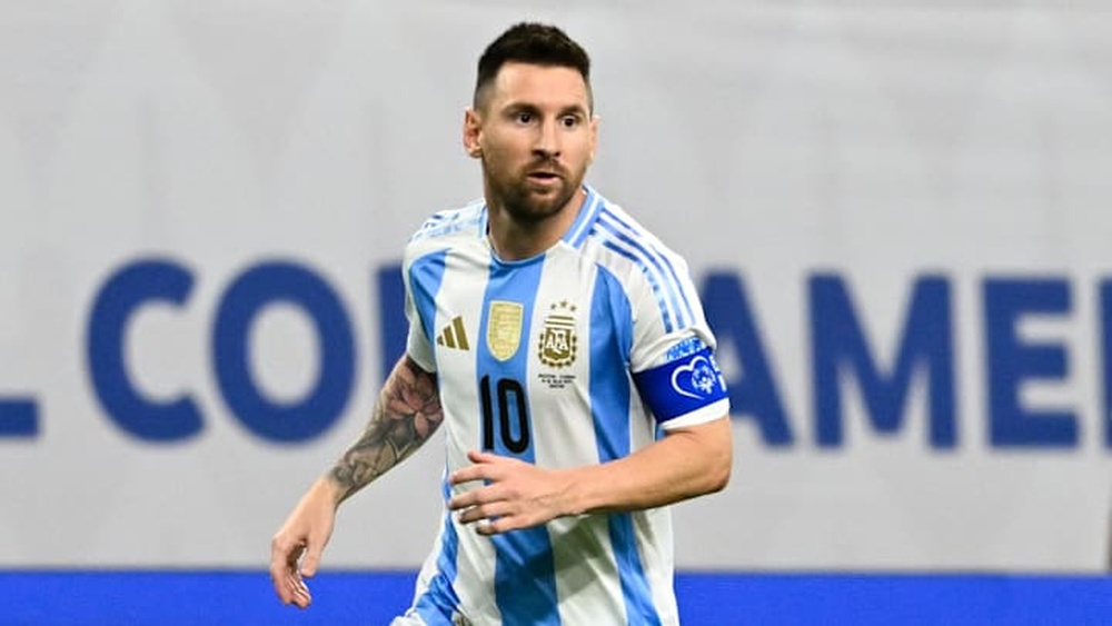 40 Greatest Football Players Of All Time (2025)